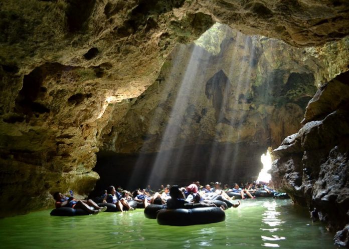 Makin seru Cave tubing bersama di Kalisuci wisata alam jogja