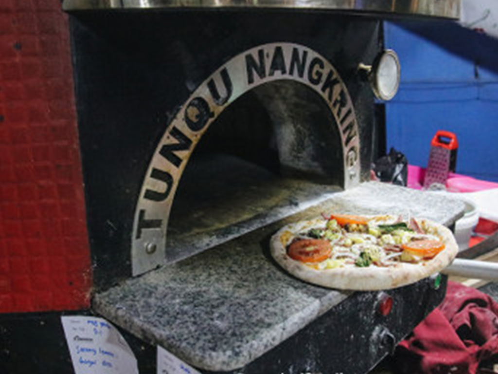 Pizza TunQu Nangkring, Pizza Kaki Lima Rasa Bintang Lima